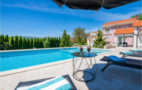 Stunning home in Imotski with Outdoor swimming pool, WiFi and 4 Bedrooms